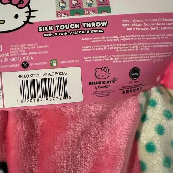 Hello Kitty Silk Touch Throw Blanket - Picture 2 of 2